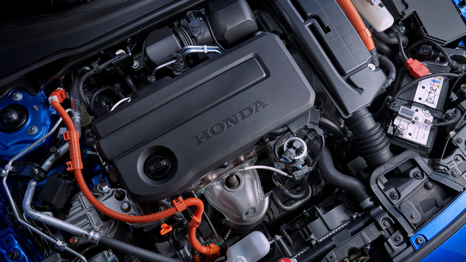 Το υβριδικό σύστηµα της Honda συνδυάζει έναν κινητήρα 2,0 λίτρων µε δύο ηλεκτροκινητήρες έχοντας συνδυαστική ισχύ 184 ίππων και 315 Nm ροπής